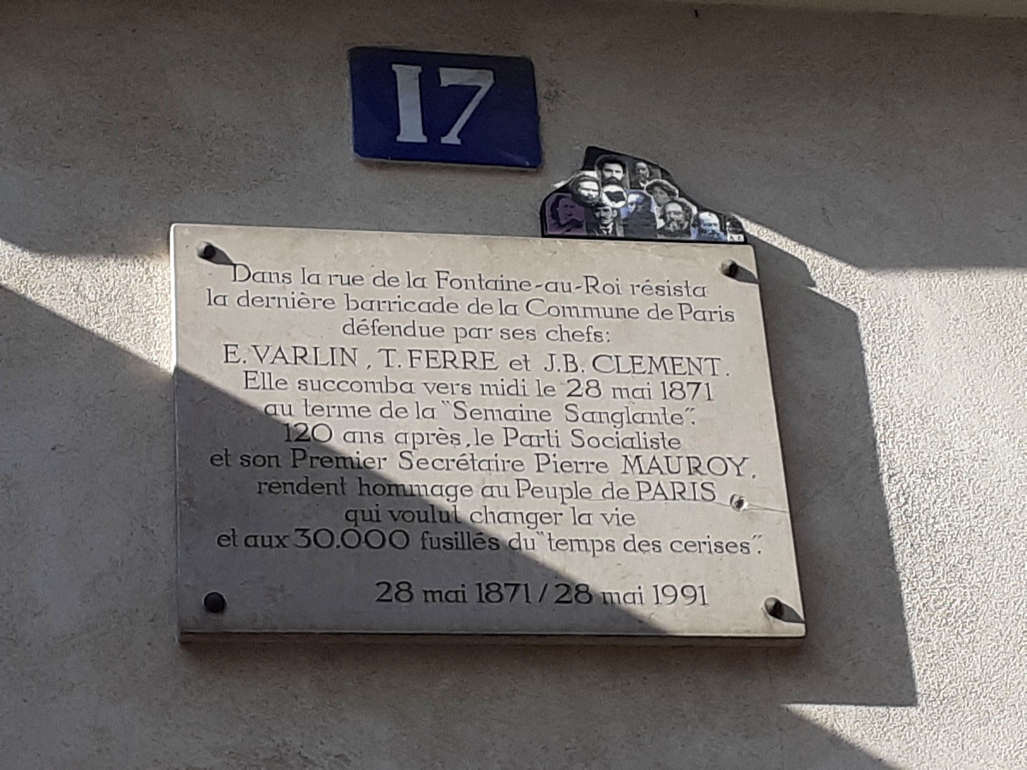 Plaque commémorative des combats de la Commune rue de la Fontaine-au-Roi